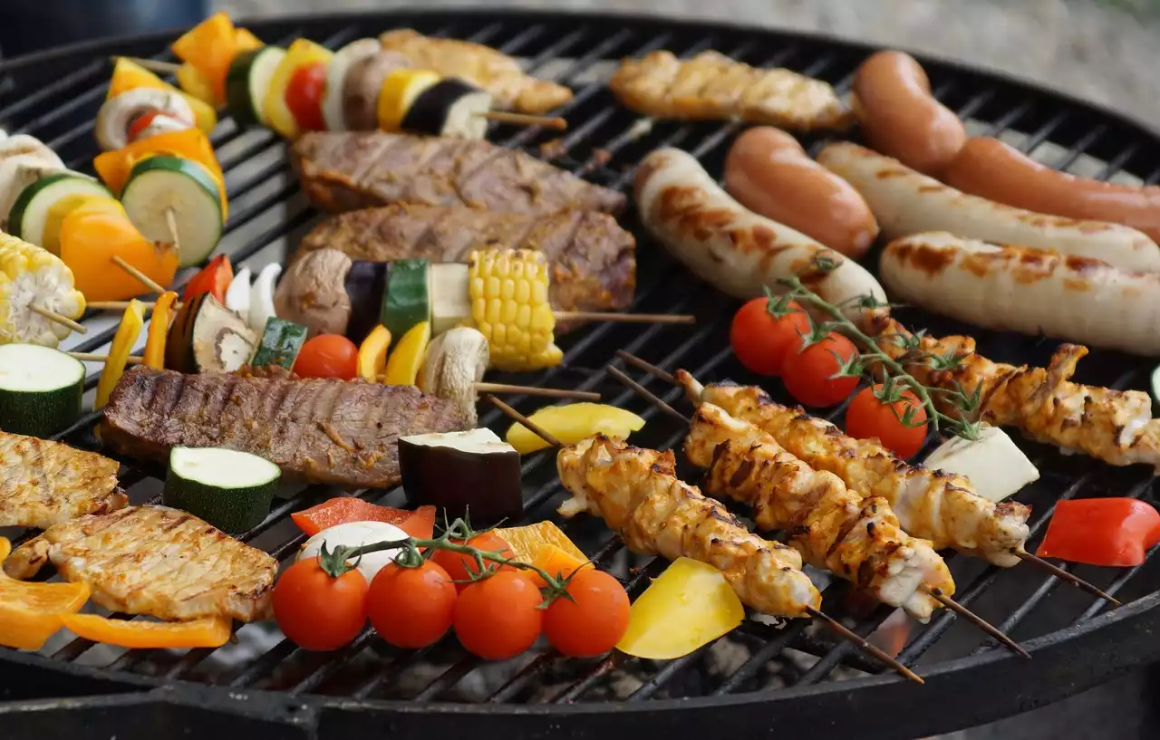 Grigliare per una folla: suggerimenti per organizzare un grande barbecue